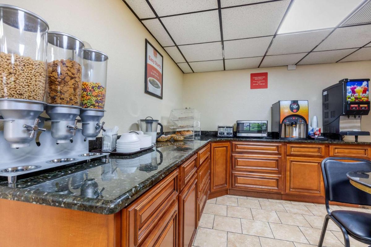 Econo Lodge Chattanooga - image 3