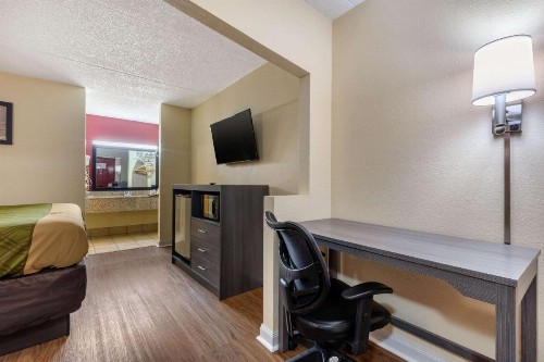 Econo Lodge Chattanooga - image 4