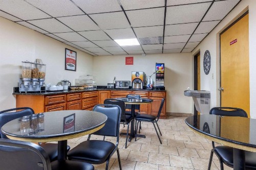 Econo Lodge Chattanooga - image 7