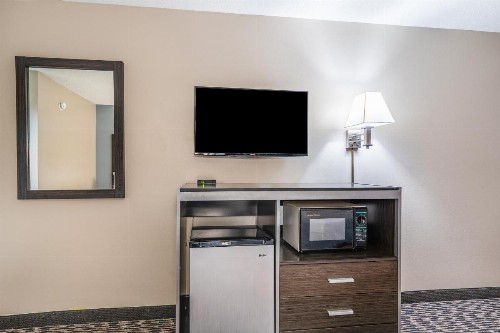 Americas Best Value Inn - Chattanooga - image 33