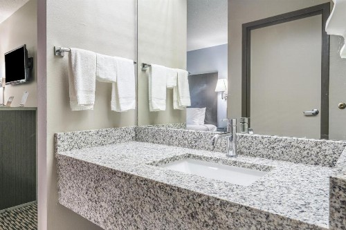 Americas Best Value Inn - Chattanooga - image 34