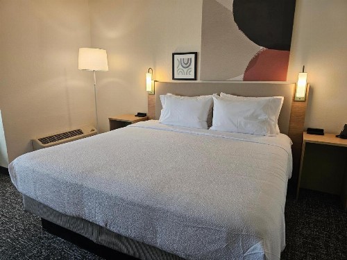 District 3 Hotel Ascend Hotel Collection - image 3
