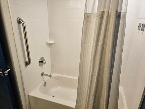 District 3 Hotel Ascend Hotel Collection - image 11