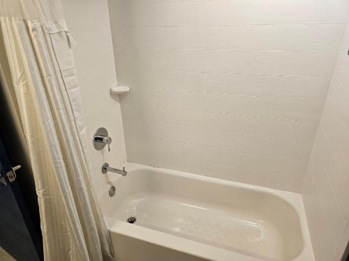 District 3 Hotel Ascend Hotel Collection - image 12