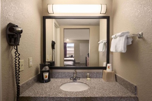 Super 8 by Wyndham Chattanooga/East Ridge - image 3