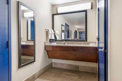 Best Western Royal Inn - image 16