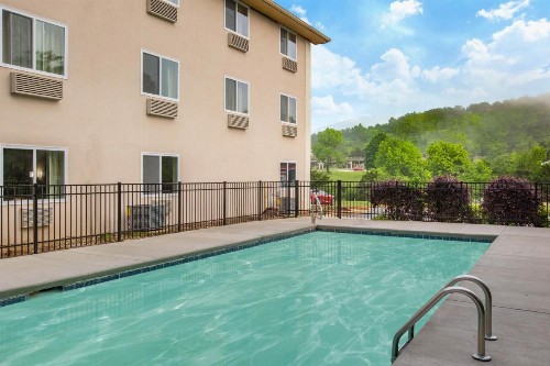 Super 8 by Wyndham Chattanooga Lookout Mountain TN - image 10