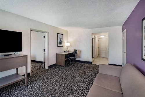 La Quinta by Wyndham Chattanooga - East Ridge - image 24
