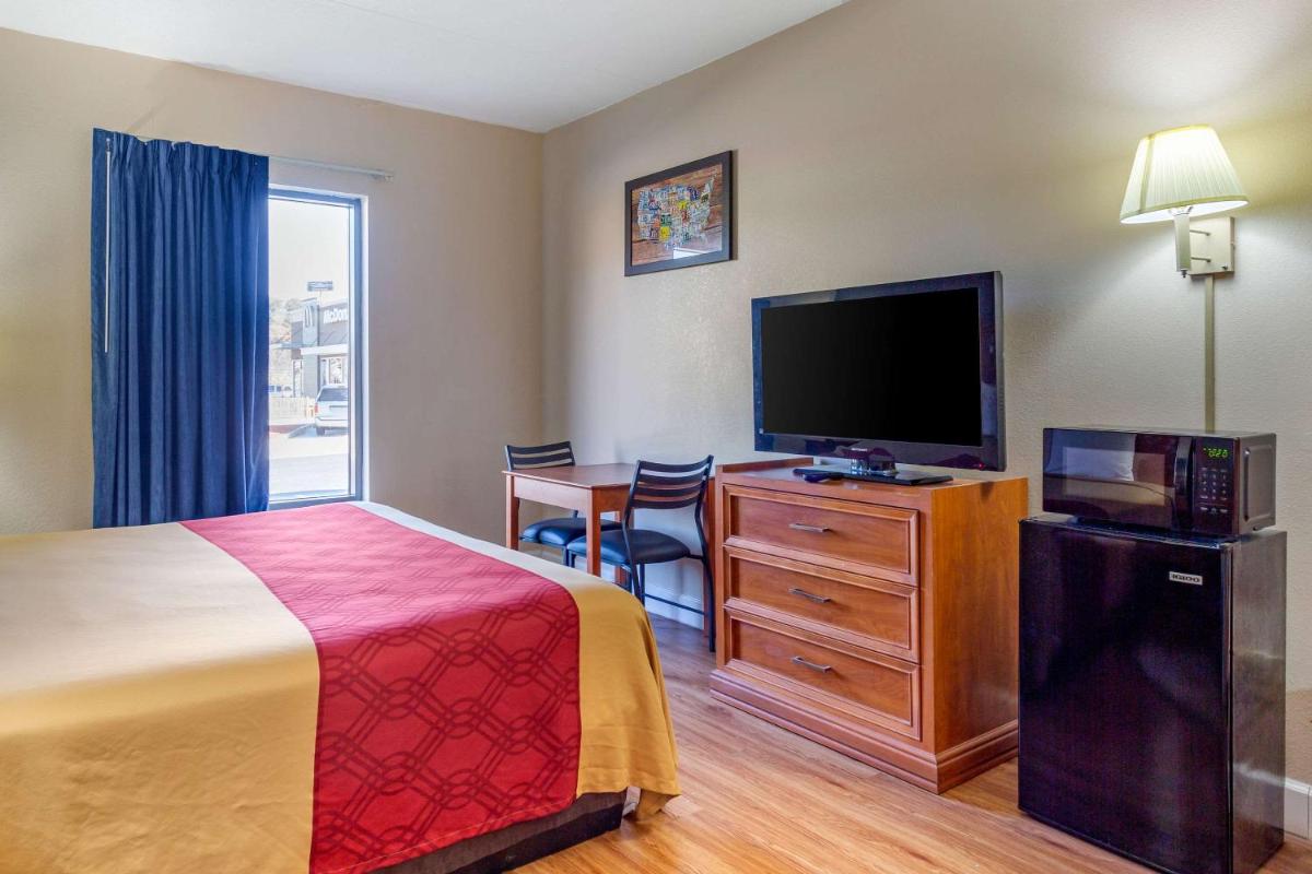 Econo Lodge Lookout Mountain - image 2