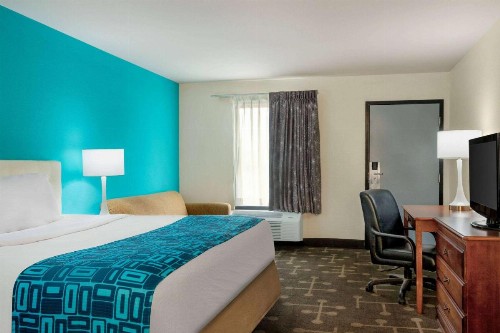 Howard Johnson by Wyndham Chattanooga Lookout Mountain - image 15