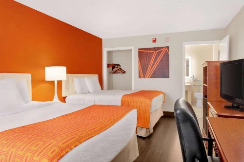 Howard Johnson by Wyndham Chattanooga Lookout Mountain - image 22