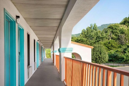 Howard Johnson by Wyndham Chattanooga Lookout Mountain - image 26