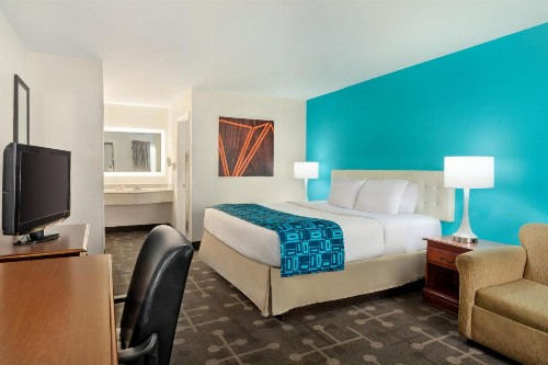 Howard Johnson by Wyndham Chattanooga Lookout Mountain - image 28