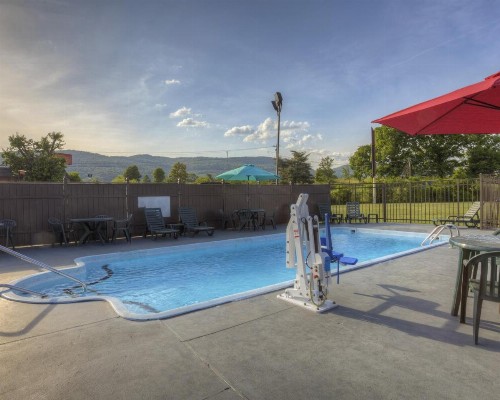 Howard Johnson by Wyndham Chattanooga Lookout Mountain - image 31