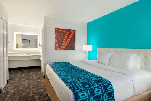 Howard Johnson by Wyndham Chattanooga Lookout Mountain - image 4