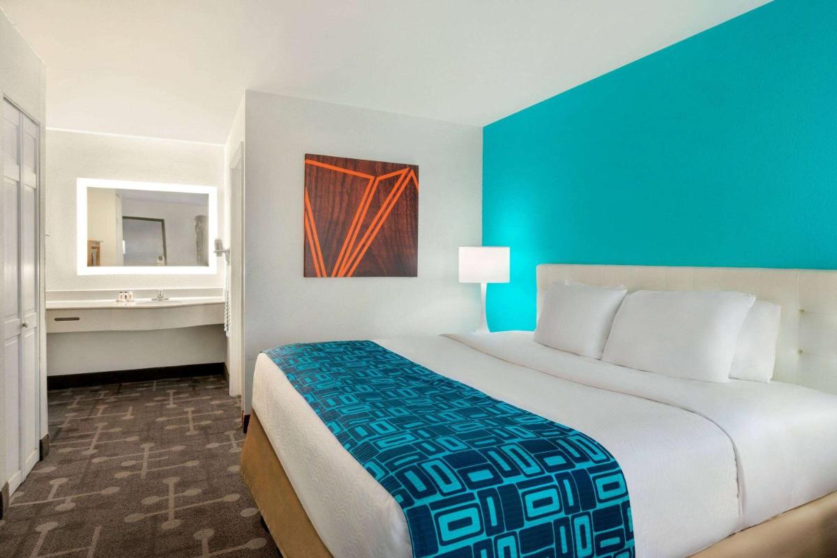 Howard Johnson by Wyndham Chattanooga Lookout Mountain - image 4