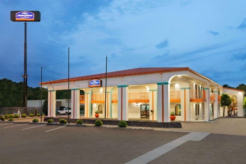 Howard Johnson by Wyndham Chattanooga Lookout Mountain - image 42