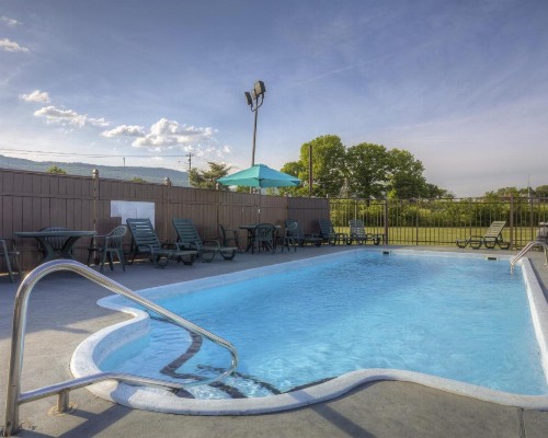 Howard Johnson by Wyndham Chattanooga Lookout Mountain - image 44