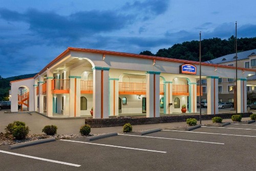 Howard Johnson by Wyndham Chattanooga Lookout Mountain - image 45