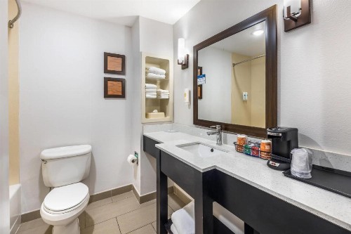 Comfort Inn & Suites Lookout Mountain - image 10