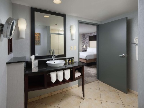 DoubleTree by Hilton Chattanooga Downtown - image 32