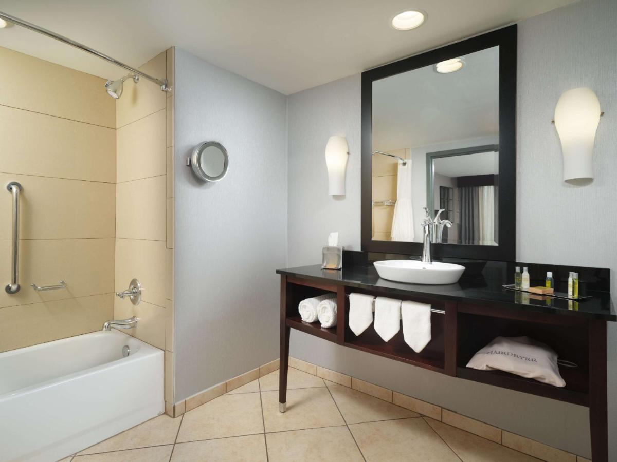 DoubleTree by Hilton Chattanooga Downtown - image 4