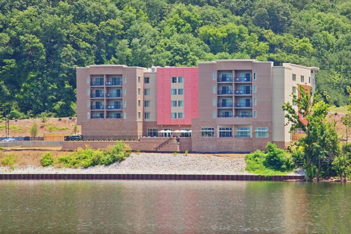 SpringHill Suites by Marriott Downtown Chattanooga/Cameron Harbor - image 2