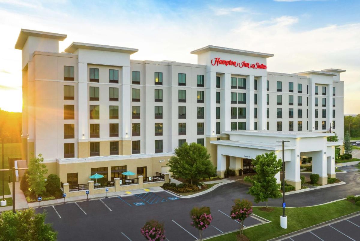 Hampton Inn & Suites Chattanooga/Hamilton Place - image 2