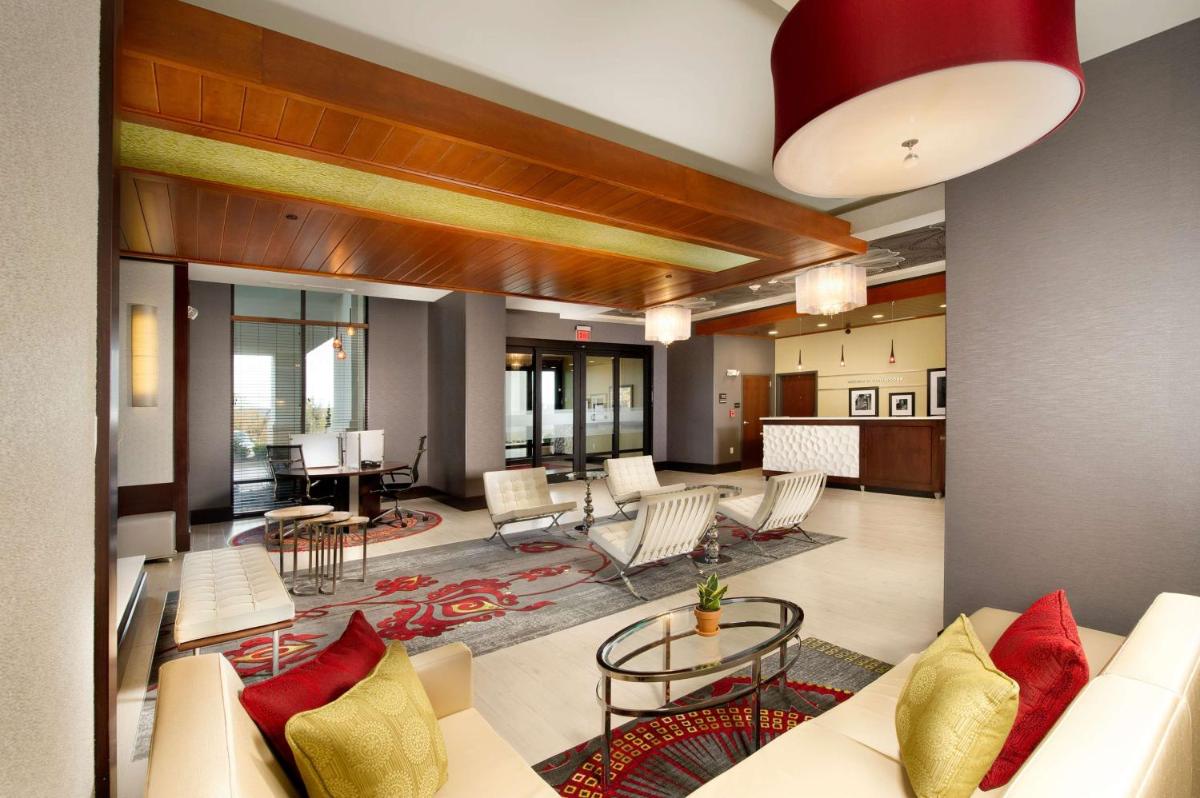 Hampton Inn & Suites Chattanooga/Hamilton Place - image 4