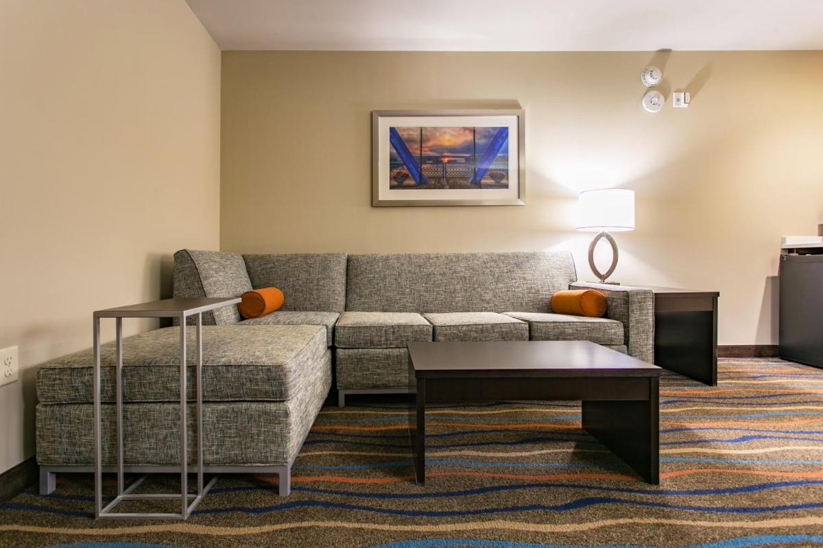 Holiday Inn Hotel & Suites Chattanooga an IHG Hotel - image 5