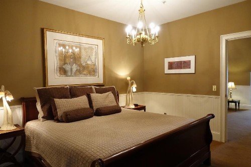 Bluff View Inn - image 21
