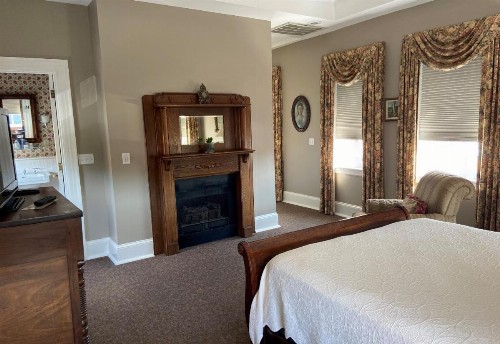 Bluff View Inn - image 24