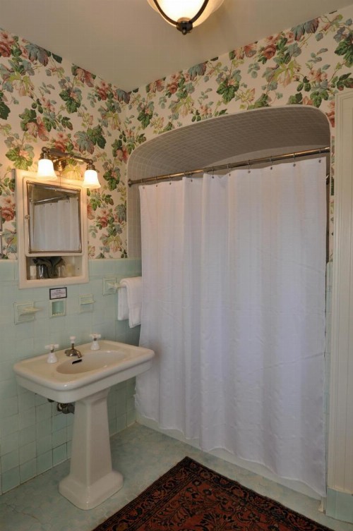 Bluff View Inn - image 26