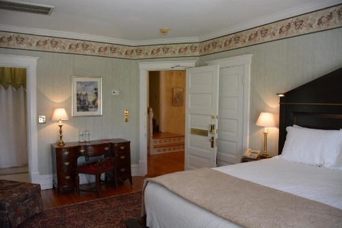 Bluff View Inn - image 32
