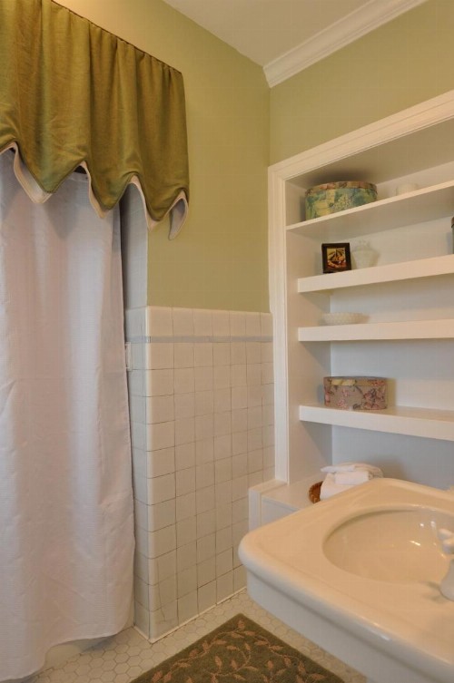 Bluff View Inn - image 37
