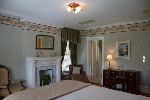 Bluff View Inn - image 41