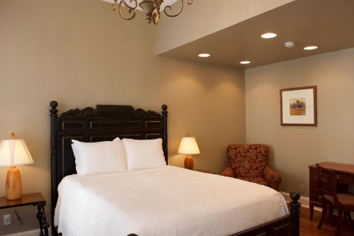 Bluff View Inn - image 43