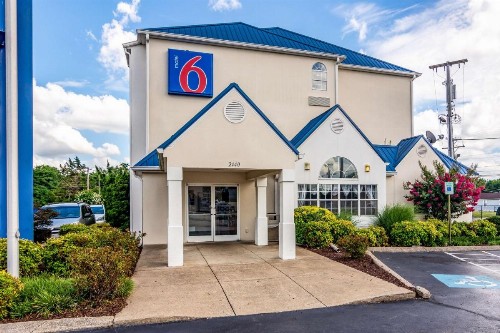 Motel 6 Chattanooga Downtown - image 2