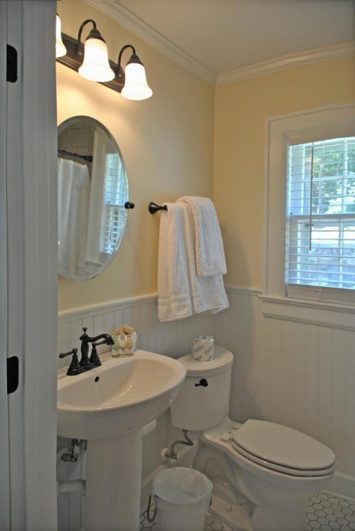 RiverView Inn - image 12