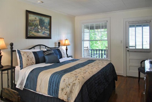 RiverView Inn - image 7