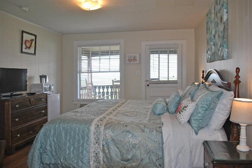RiverView Inn - image 8