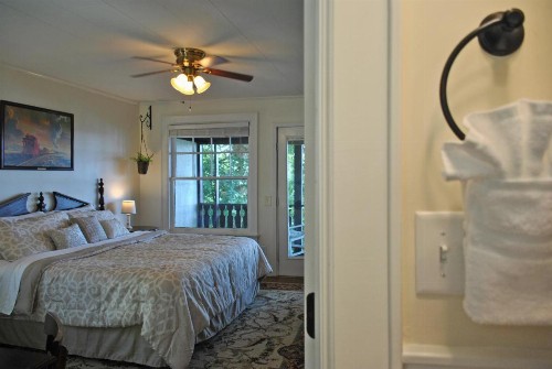 RiverView Inn - image 9