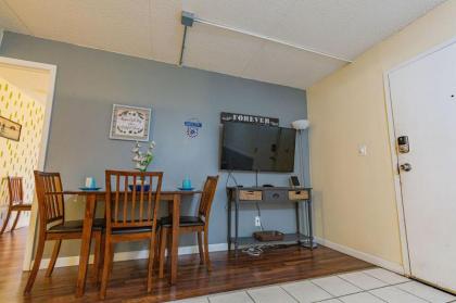 2 Bed/ 1 Bath efficiency Apartment- Close to Downtown! - image 10