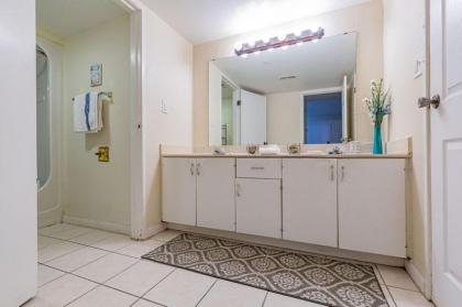 2 Bed/ 1 Bath efficiency Apartment- Close to Downtown! - image 11