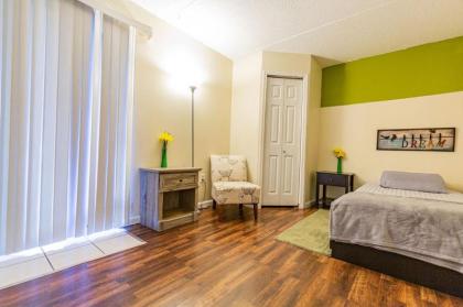 2 Bed/ 1 Bath efficiency Apartment- Close to Downtown! - image 4