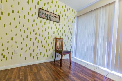 2 Bed/ 1 Bath efficiency Apartment- Close to Downtown! - image 5