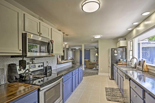 Family-Friendly Escape about 6 Mi to City Center! - image 15