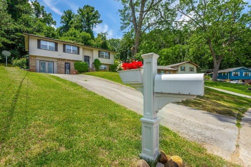 Meade Manor- Mins to Everything