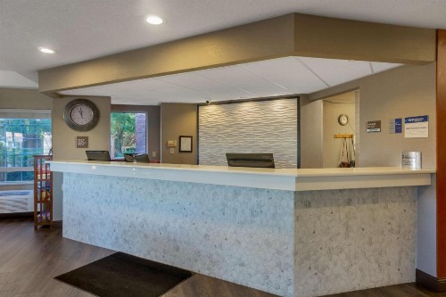 Best Western Plus Park Place Inn & Suites - image 10
