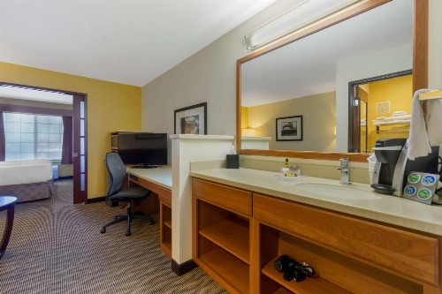 Best Western Plus Park Place Inn & Suites - image 11